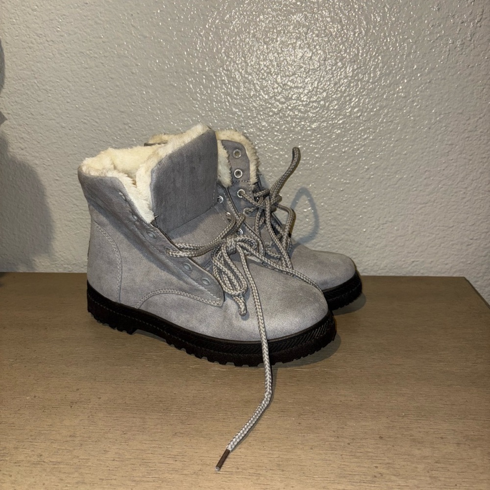 Women's Gray Shearling-Lined Boots